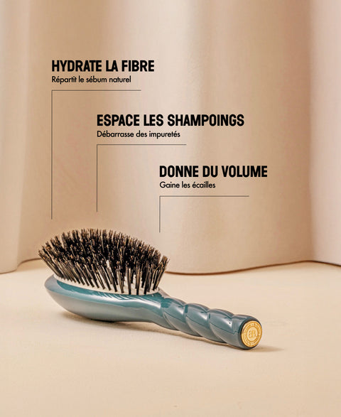 la-bonne-brosse-n-01-la-brosse-brillance-soin-l-universelle-bleu-encre image 8