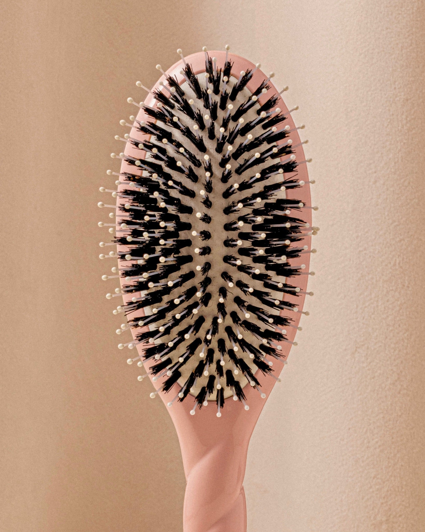 la-bonne-brosse-n-03-la-brosse-cuir-chevelu-sensible-l-indispensable-douceur-ros-2 image 4