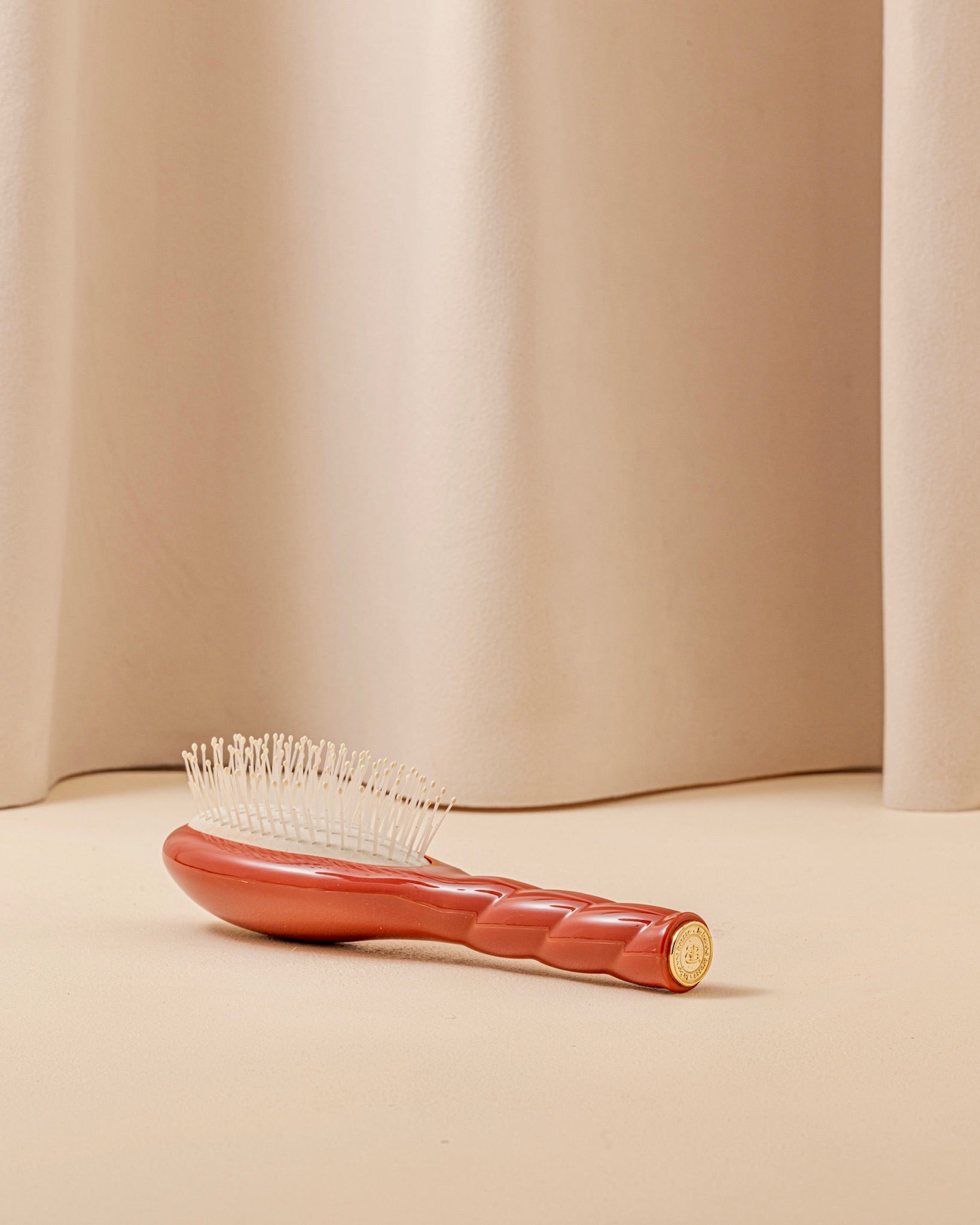 la-bonne-brosse-n-04-la-petite-brosse-d-m-lante-massante-la-miracle-terre-battue image 5