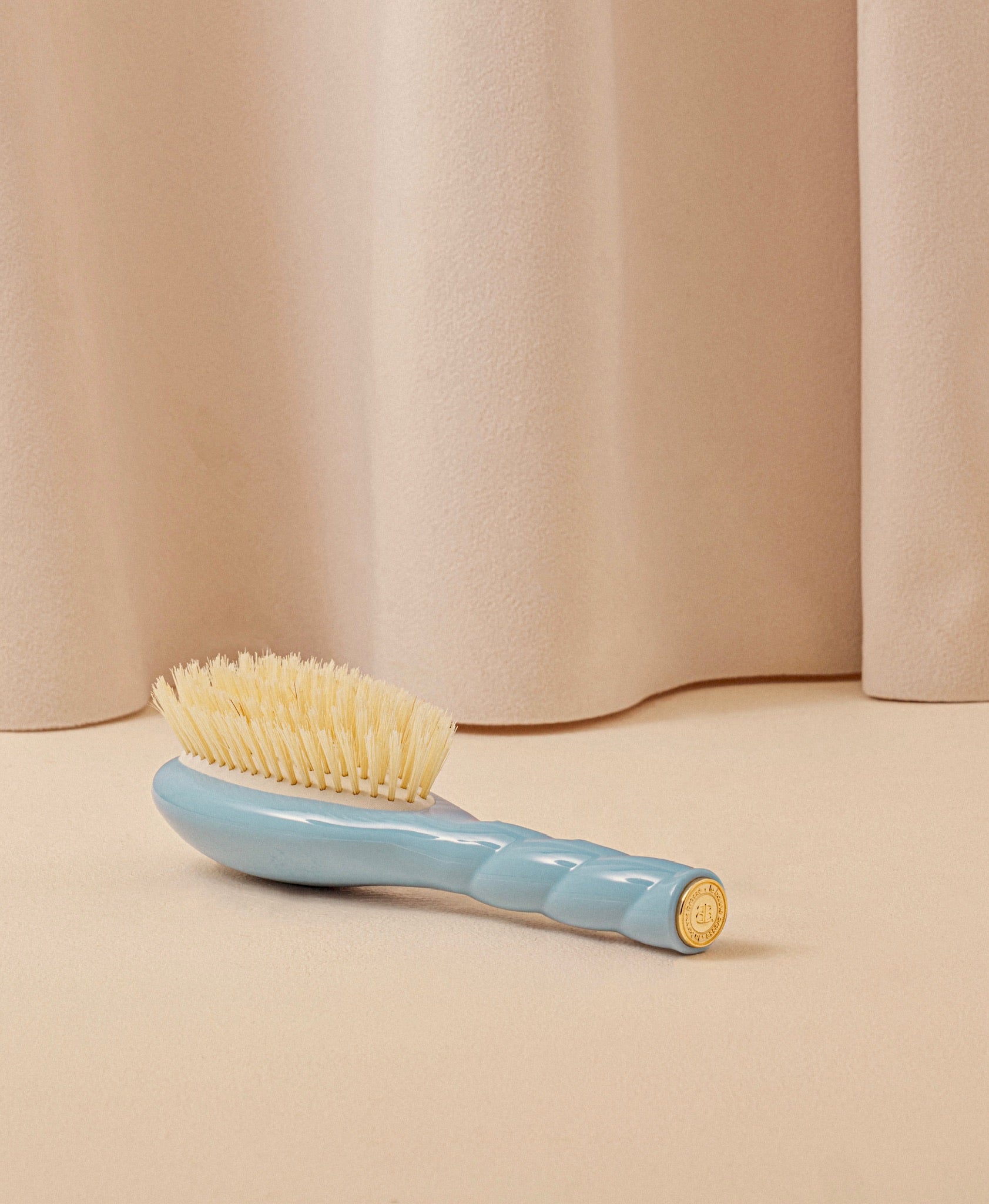 la-bonne-brosse-n-06-ma-premi-re-brosse-b-b-bleu-ciel-soies-de-sanglier image 5