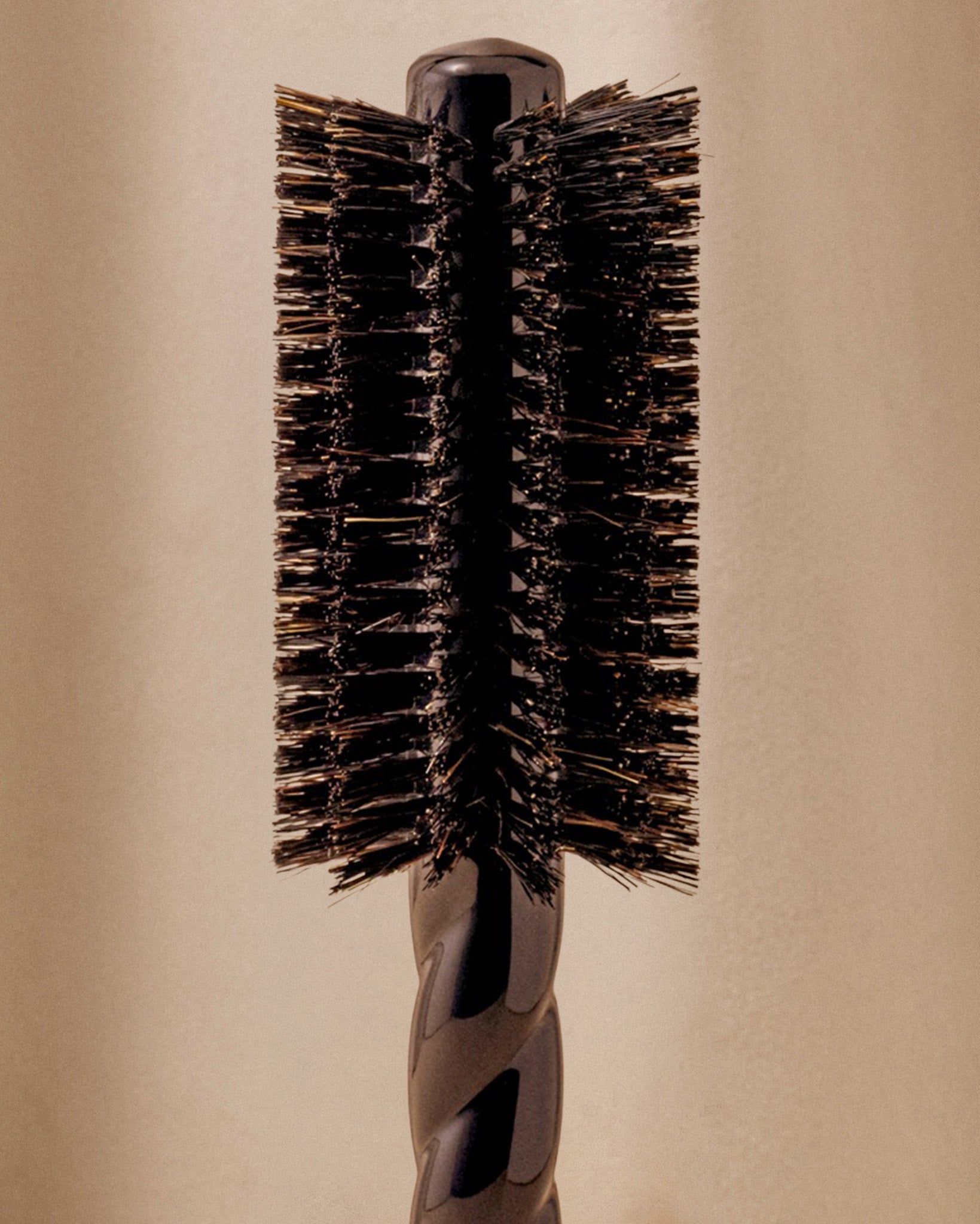 la-bonne-brosse-n-08-la-brosse-ronde-brushing-longueur-mouvement-black-dition image 1
