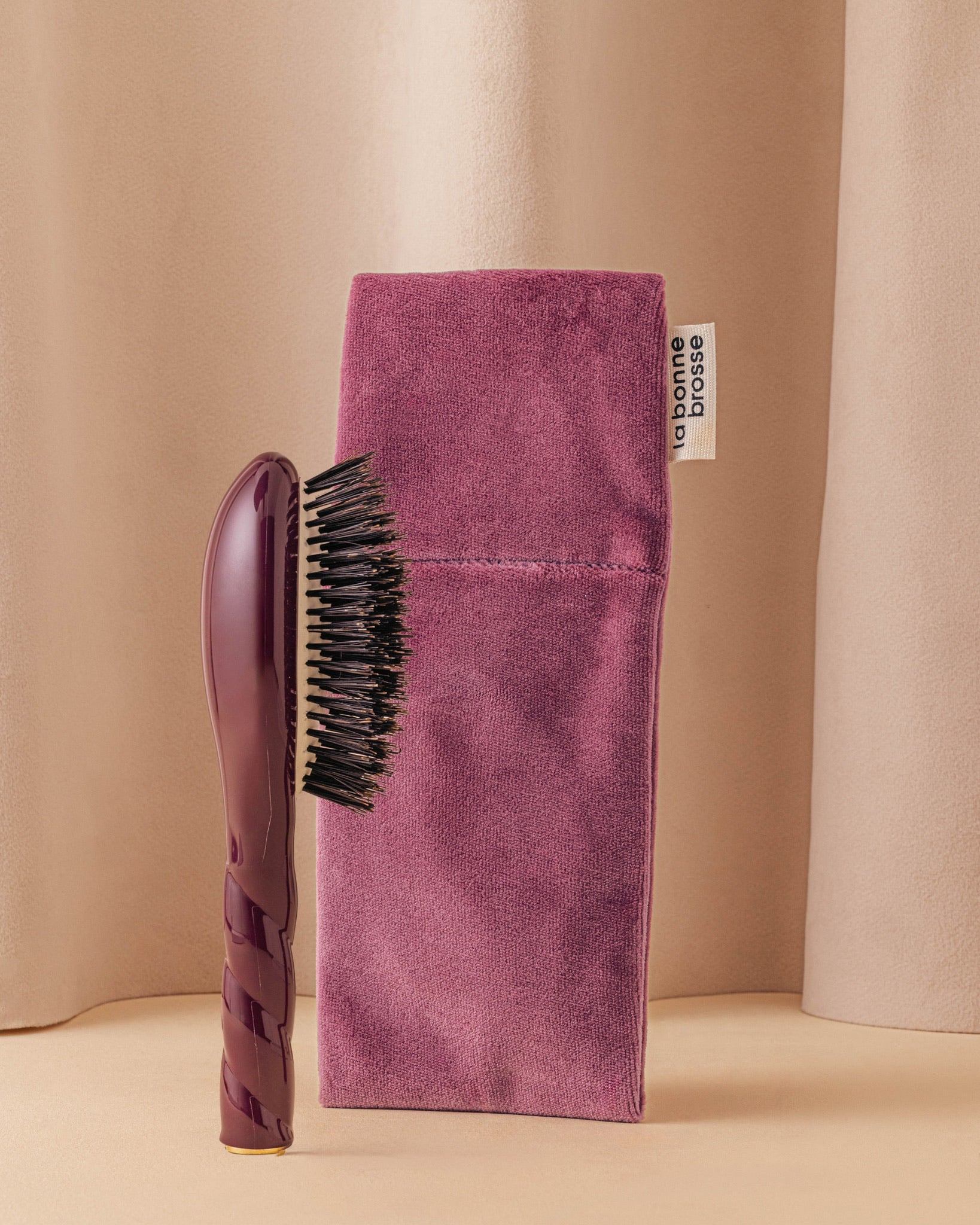 la-bonne-brosse-pochette-petite-brosse-aubergine-satin image 2