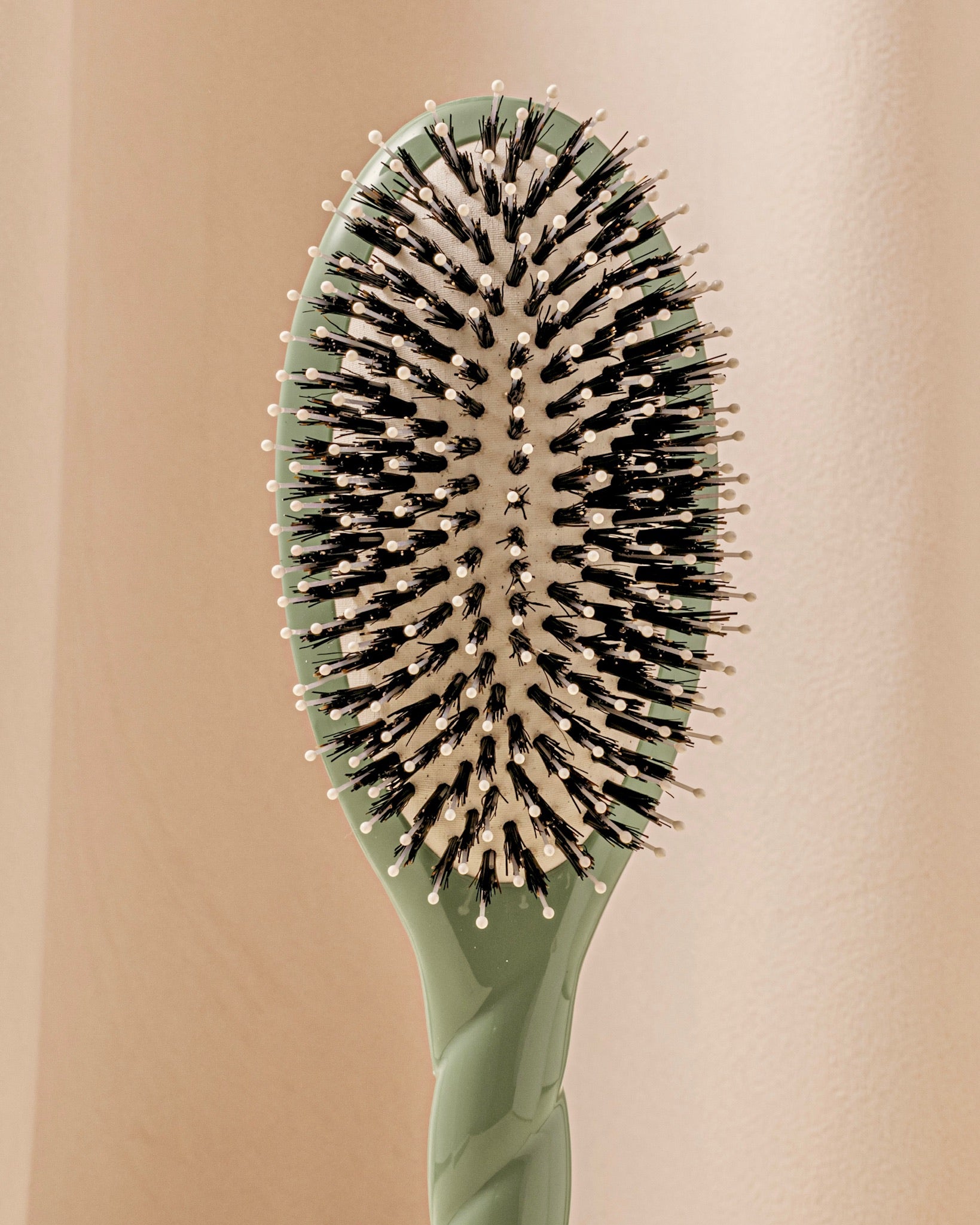 la-bonne-brosse-n-03-l-indispensable-douceur-brosse-cuir-chevelu-sensible-grande image 4