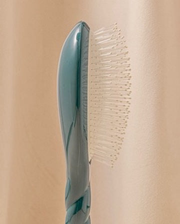 la-bonne-brosse-n-04-la-miracle-brosse-d-m-lante-massante-bleu-encre image 3