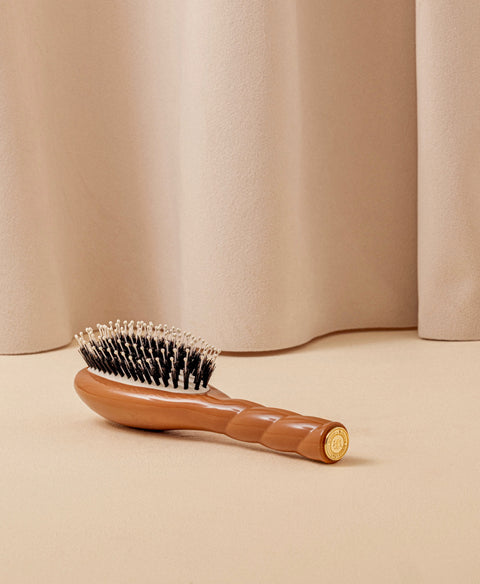 la-bonne-brosse-n-03-l-indispensable-douceur-petite-brosse-cuir-chevelu-sensible-3 image 5