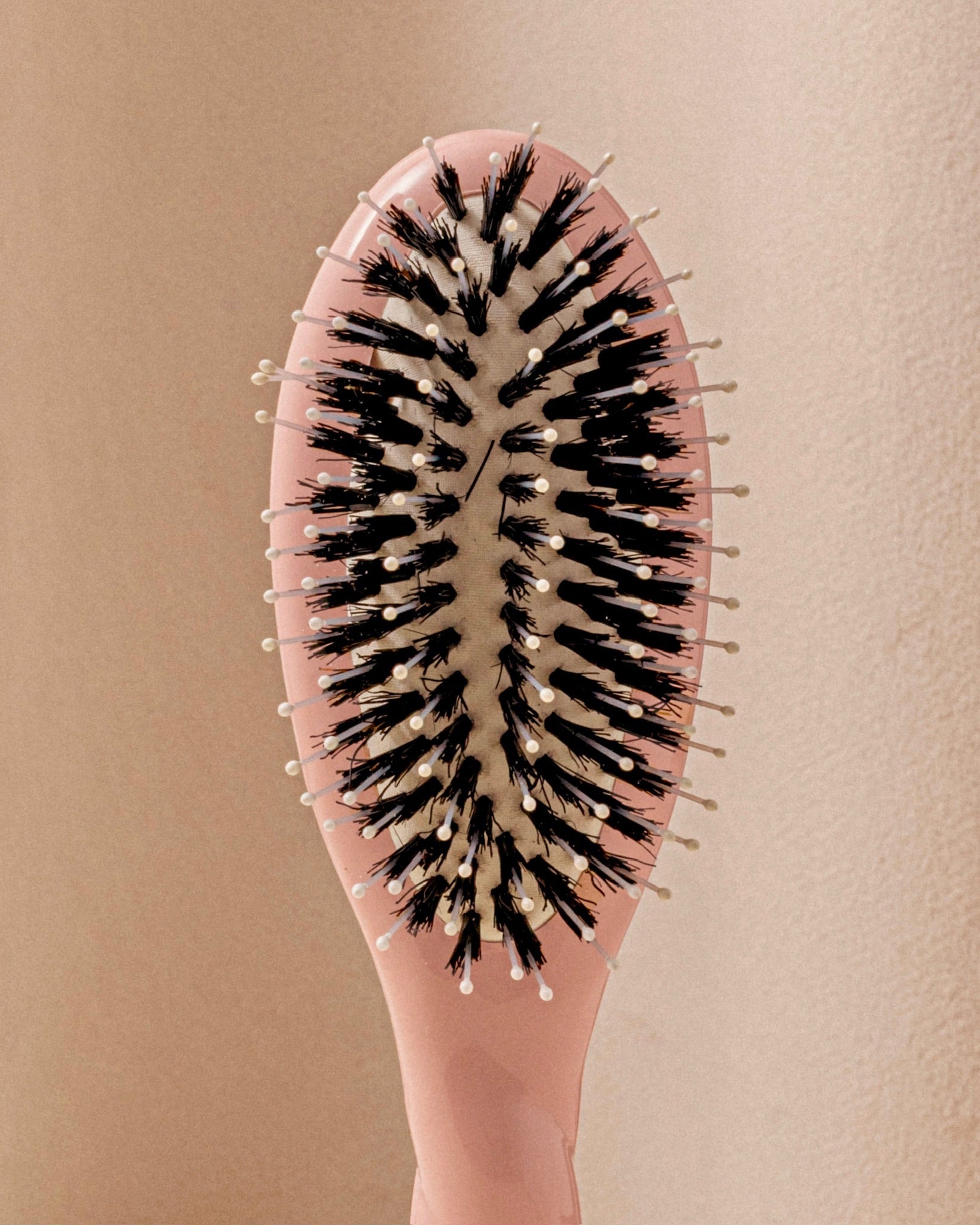 la-bonne-brosse-n-03-l-indispensable-douceur-petite-brosse-cuir-chevelu-sensible-6 image 4