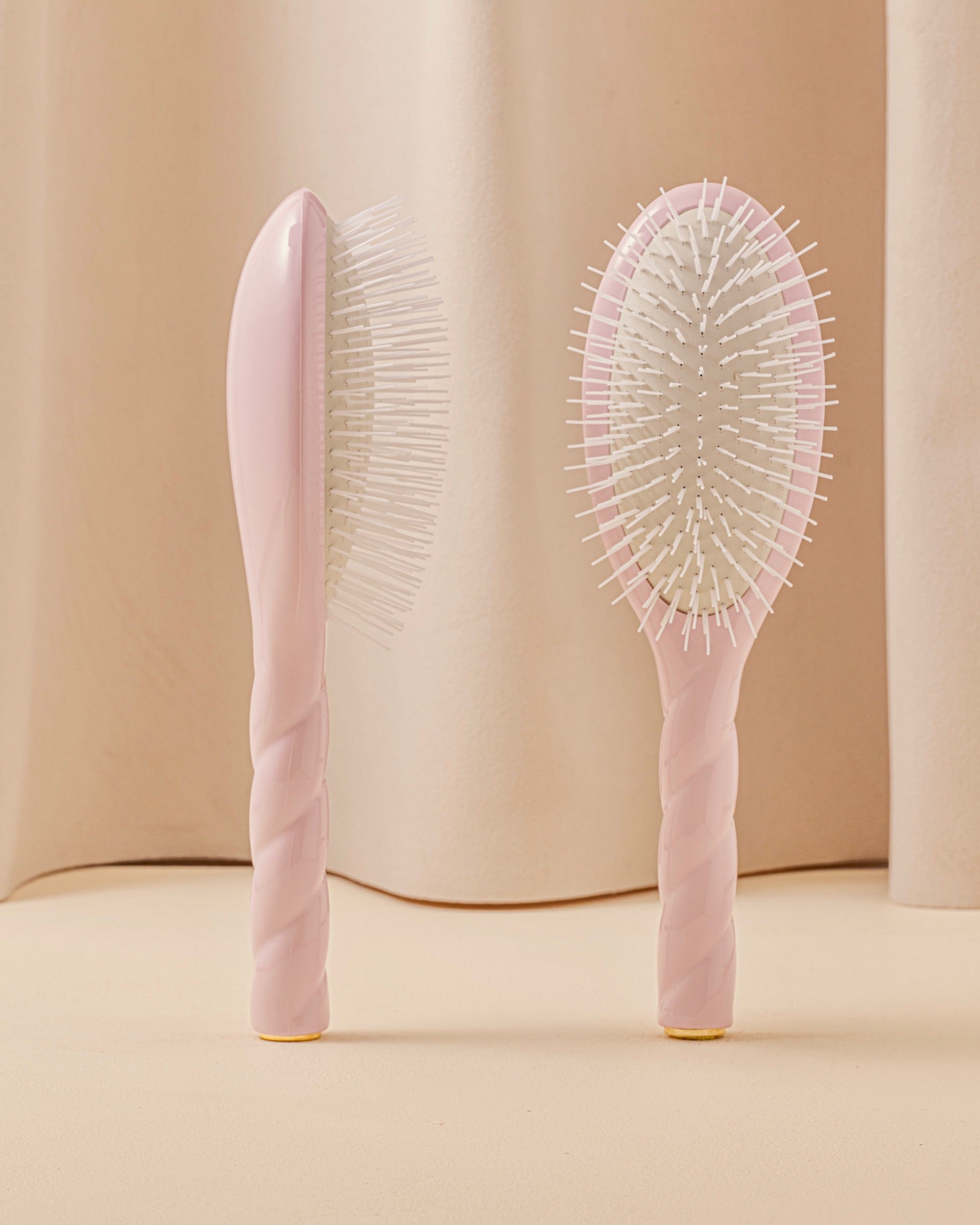 la-bonne-brosse-n-07-l-intense-brosse-d-m-lante-stimulante-grande-rose-lilas image 1