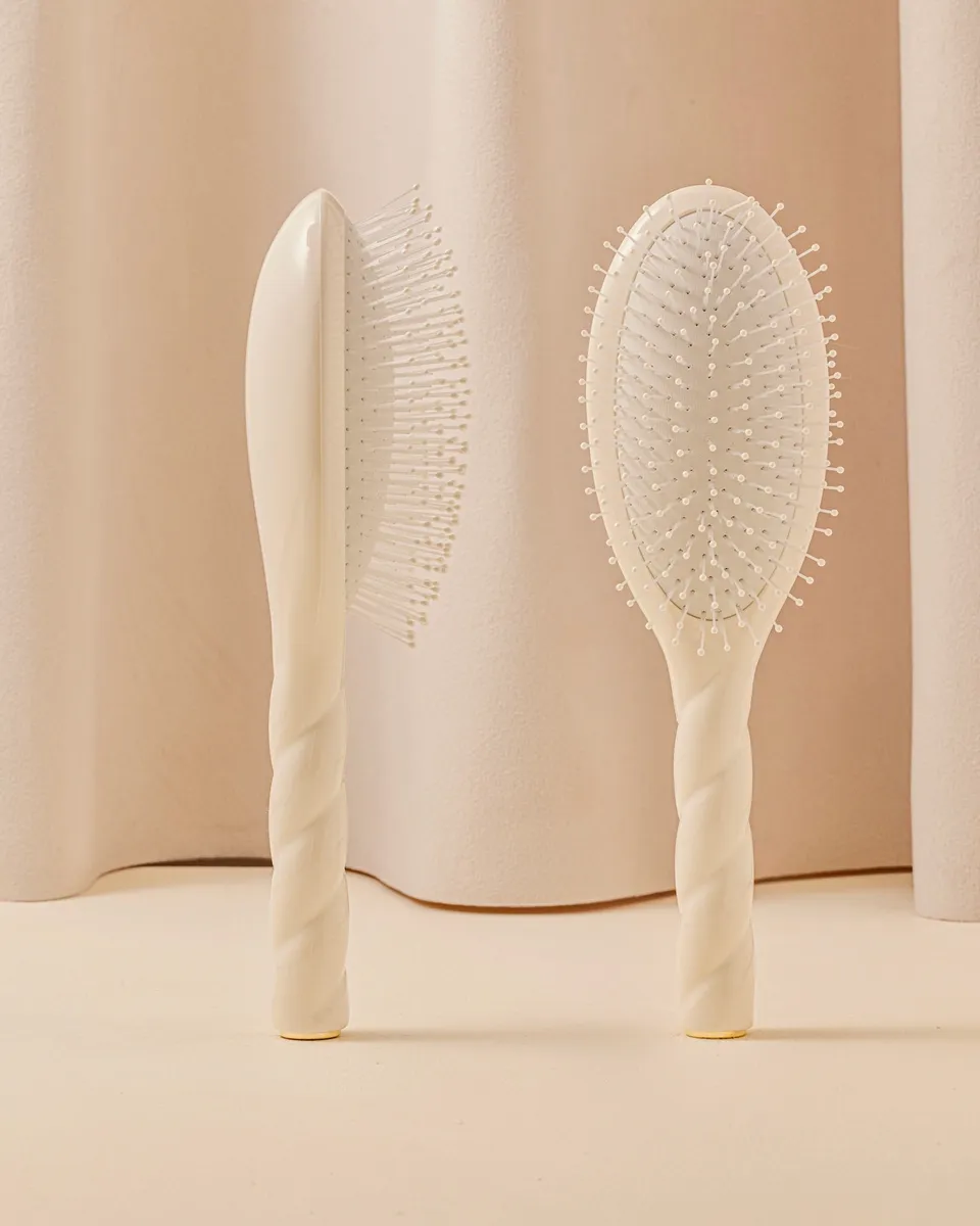 la-bonne-brosse-n-04-la-brosse-d-m-lante-massante-la-miracle-blanc-cr-me-vegan image 1