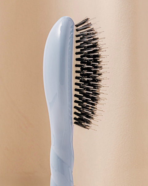 la-bonne-brosse-n-02-la-petite-brosse-d-m-lante-soin-l-indispensable-bleu-ciel image 3