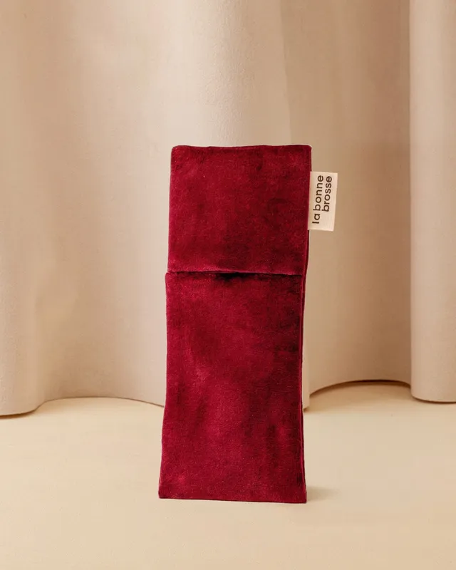 la-bonne-brosse-la-pochette-petite-brosse-rouge-cerise image 1