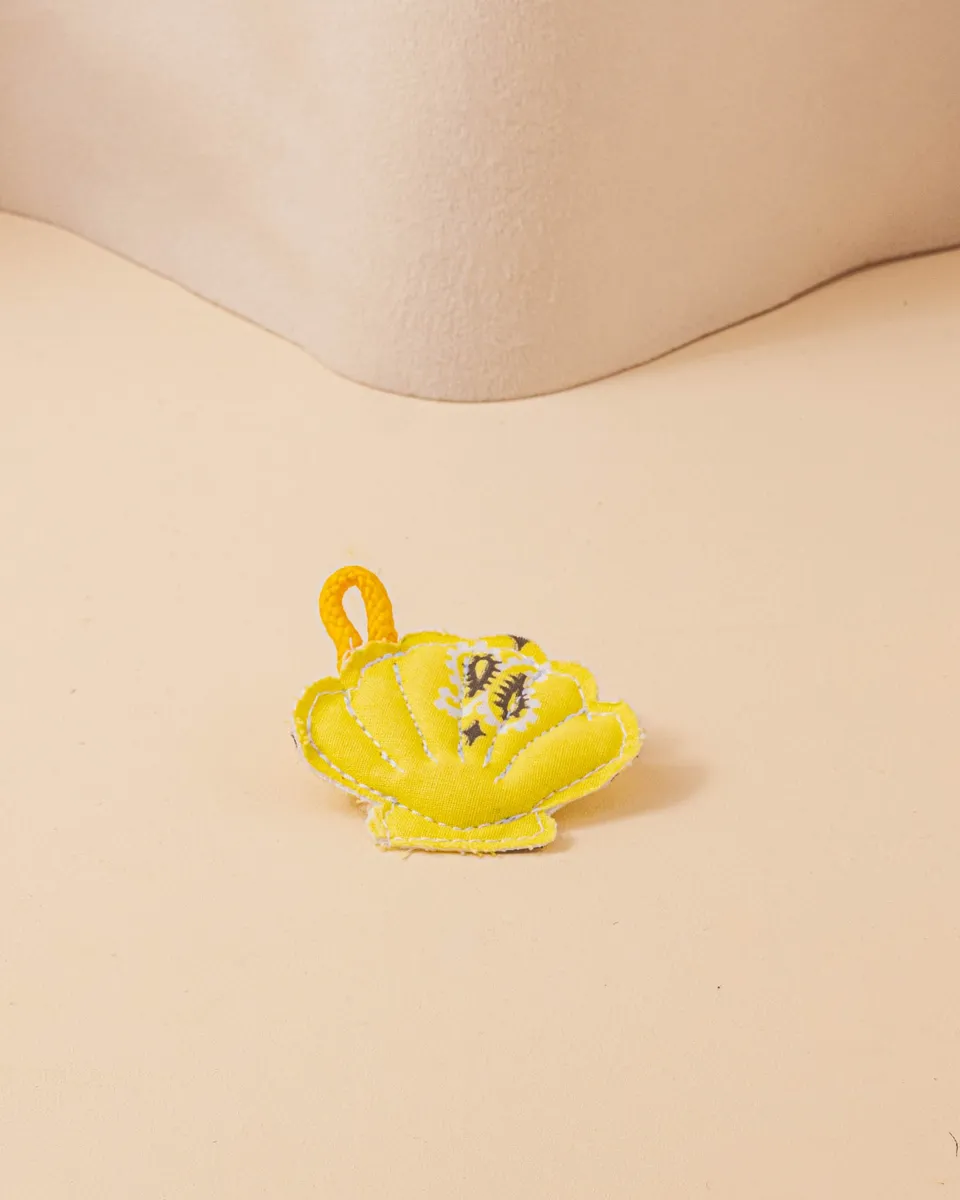 la-bonne-brosse-x-call-it-by-your-name-coque-bandana-jaune-p-le-shell-charms-acc image 1