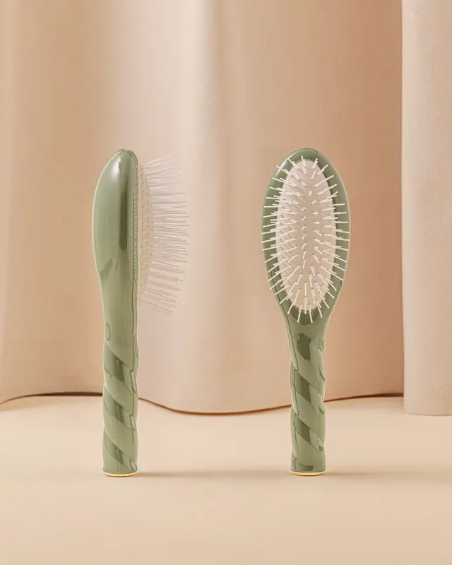 la-bonne-brosse-n-07-l-intense-petite-brosse-d-m-lante-stimulante-vert-amande image 1
