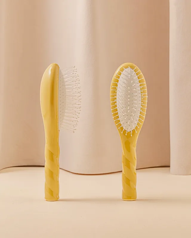 la-bonne-brosse-n-04-la-petite-brosse-d-m-lante-massante-la-miracle-jaune-safran image 1