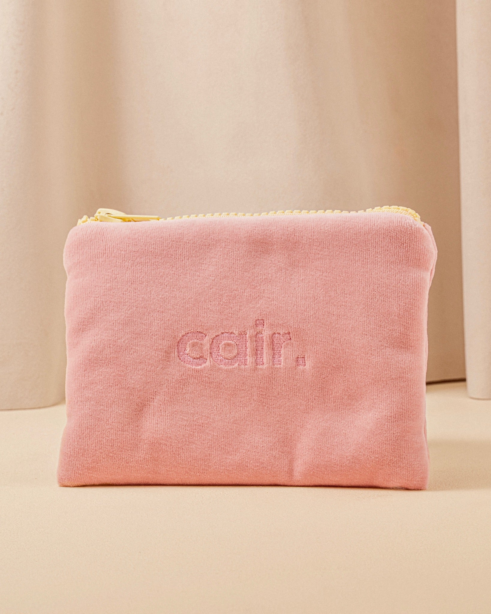 la-bonne-brosse-pochette-velours-cair-trousse-beaut image 2