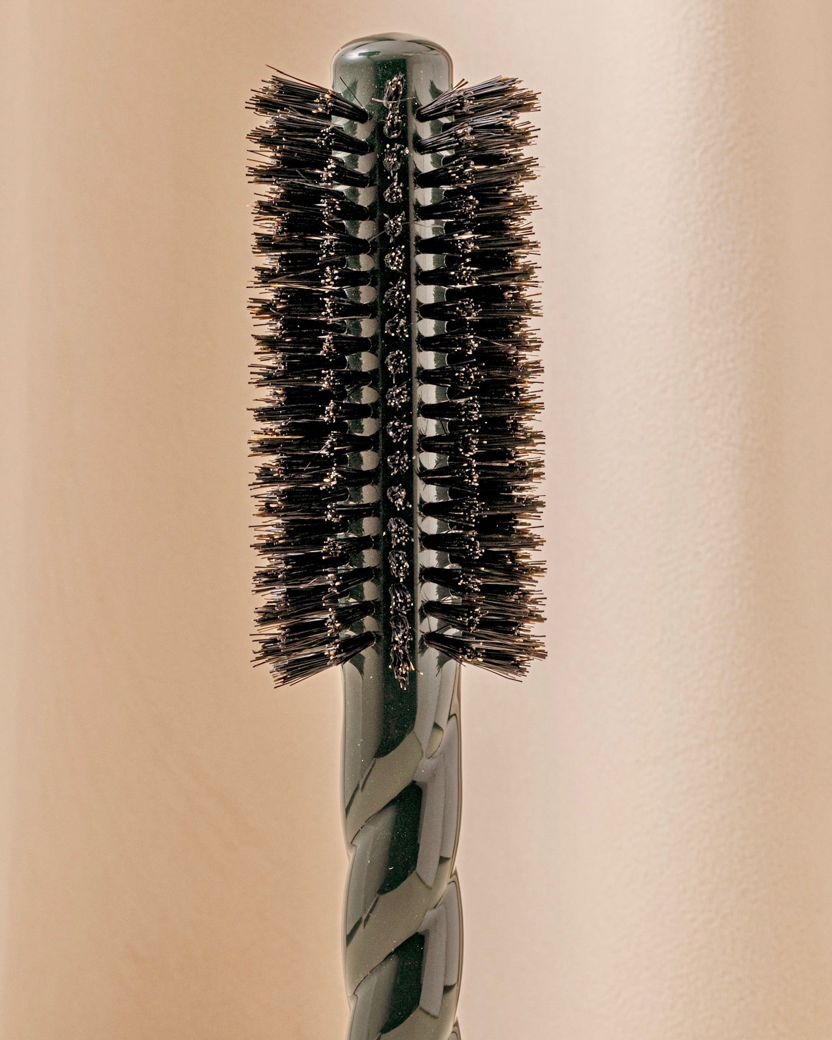 la-bonne-brosse-n-05-la-brosse-ronde-brushing-volume-style-vert-meraude image 1