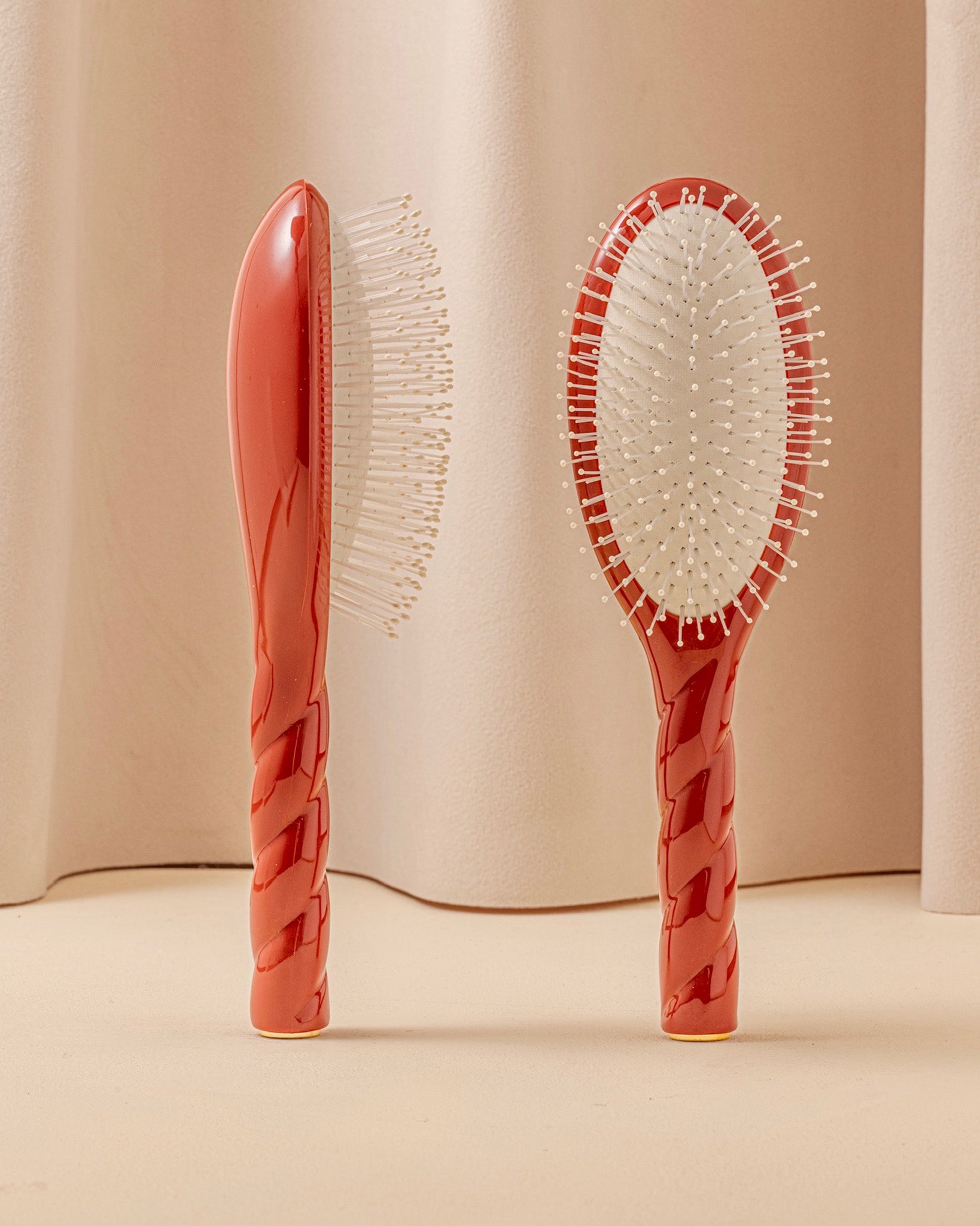 la-bonne-brosse-n-04-la-brosse-d-m-lante-massante-la-miracle-terre-battue image 1