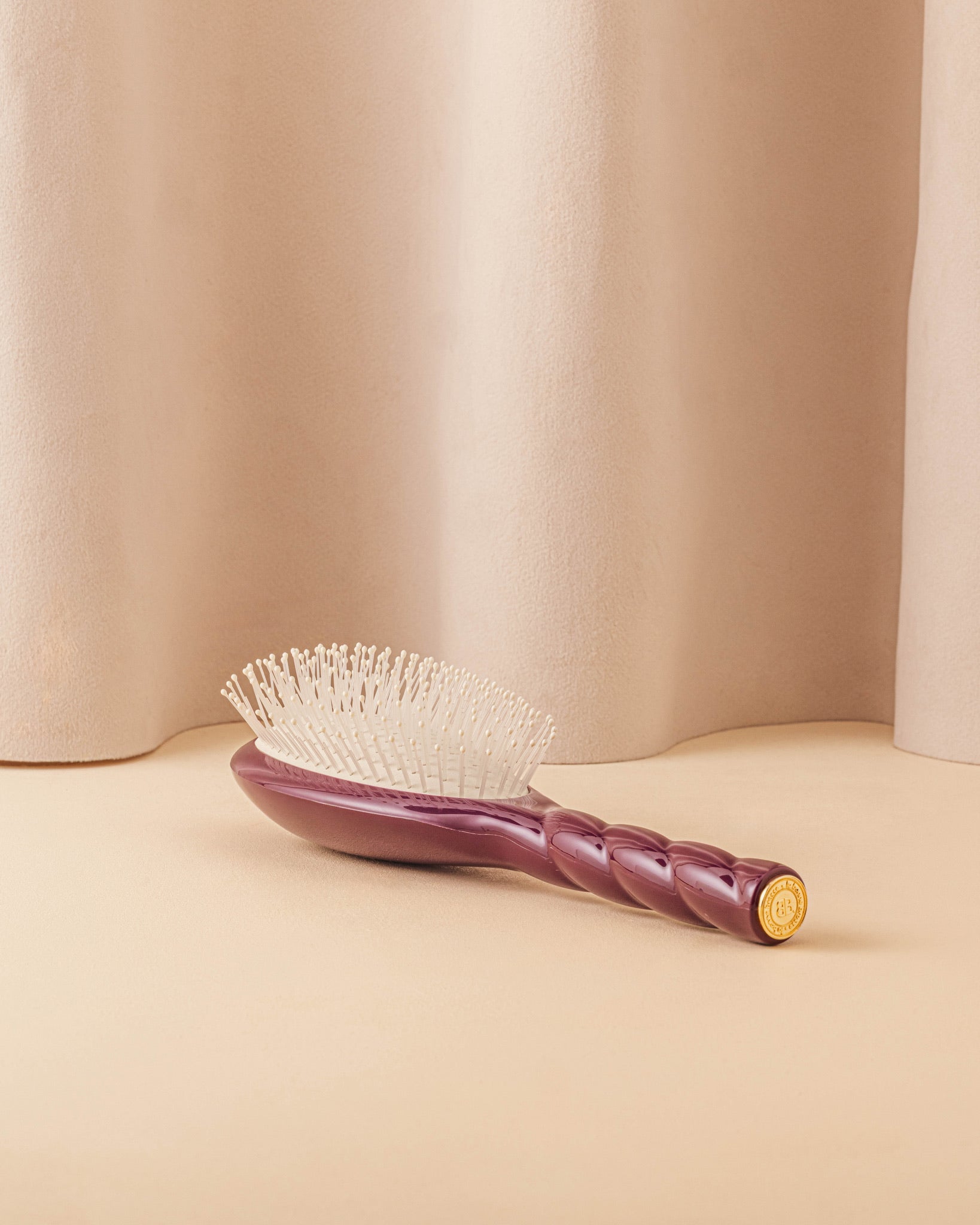 la-bonne-brosse-n-04-la-brosse-d-m-lante-massante-la-miracle-aubergine-dition-li image 5