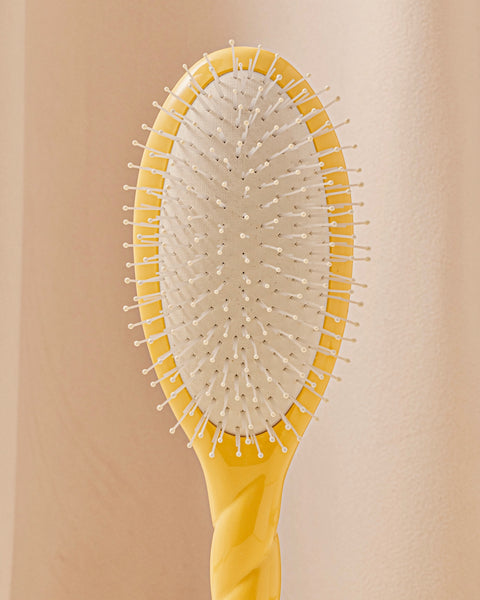 la-bonne-brosse-n-04-la-miracle-brosse-d-m-lante-massante-jaune-safran image 4