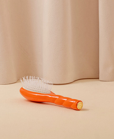 la-bonne-brosse-n-07-intense-small-brosse-d-m-lante-stimulante-orange-seventies- image 4