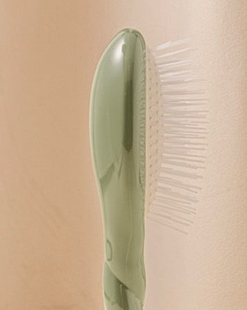 la-bonne-brosse-n-07-l-intense-petite-brosse-d-m-lante-stimulante-vert-amande image 3