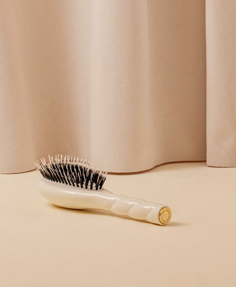 la-bonne-brosse-n-02-la-petite-brosse-d-m-lante-soin-l-indispensable-blanc-cr-me image 5