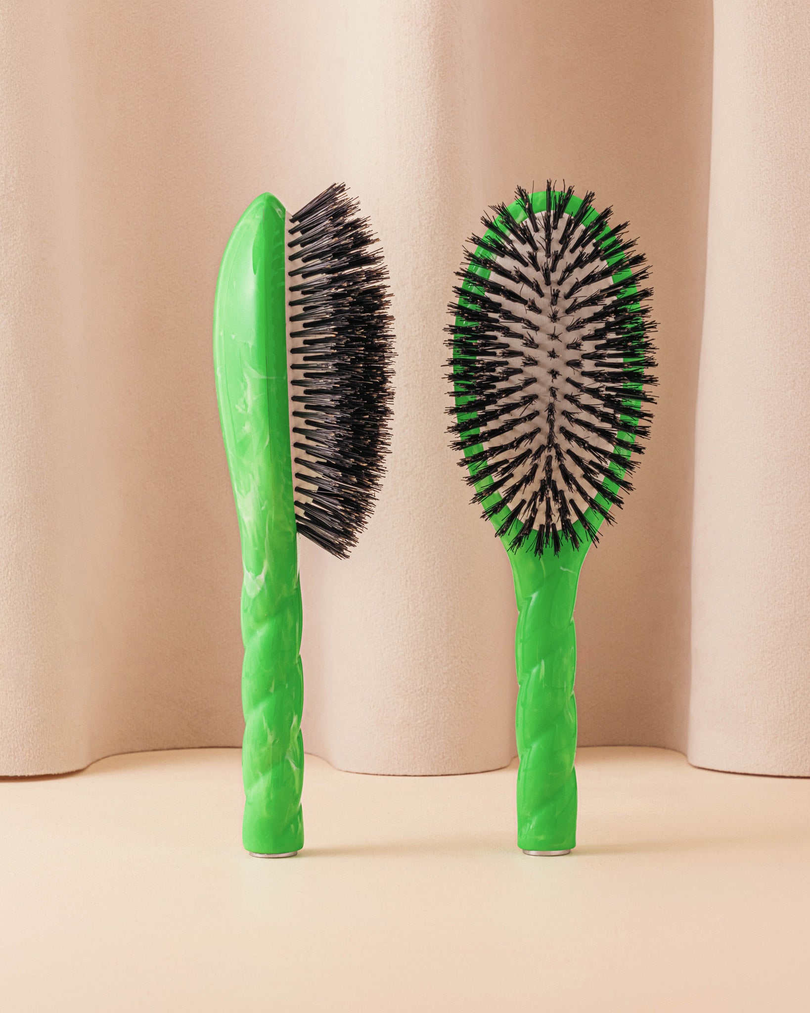 la-bonne-brosse-n-01-la-brosse-brillance-soin-l-universelle-roseanna-tie-dye-ver image 1