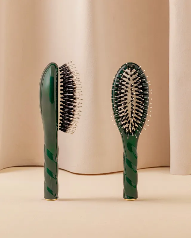 la-bonne-brosse-n-03-la-petite-brosse-cuir-chevelu-sensible-l-indispensable-douc-3 image 1
