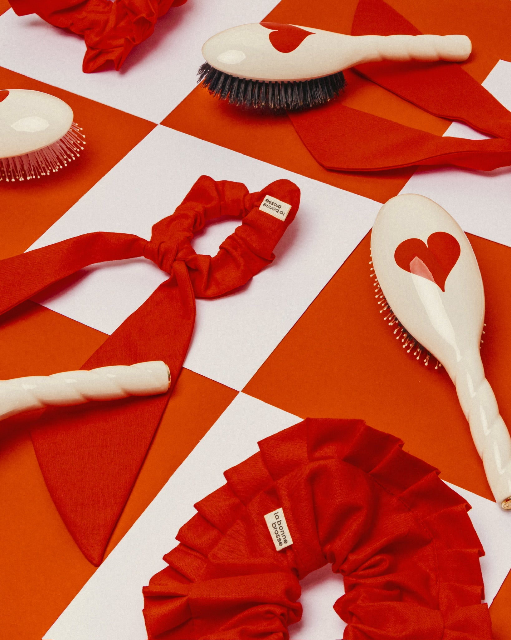 la-bonne-brosse-dition-limit-e-reine-de-c-ur-grand-chouchou-froufrou-rouge image 2