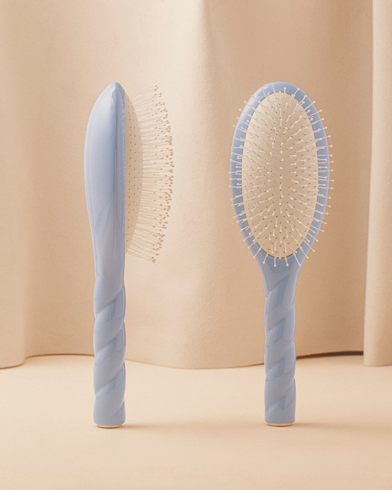 la-bonne-brosse-n-04-la-brosse-d-m-lante-massante-la-miracle-bleu-ciel image 1