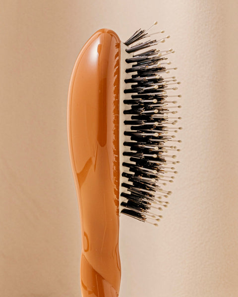 la-bonne-brosse-n-03-l-indispensable-douceur-petite-brosse-cuir-chevelu-sensible-3 image 3