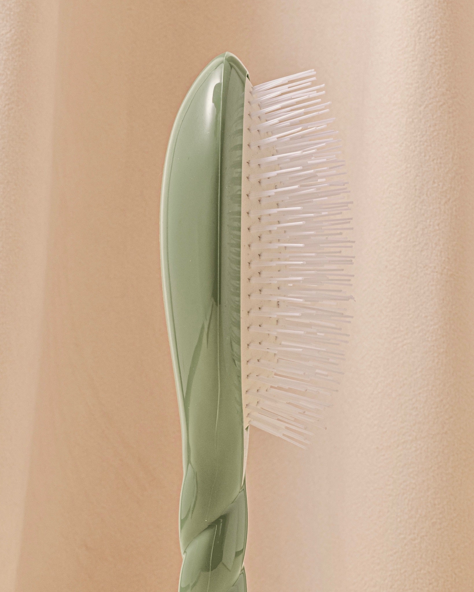 la-bonne-brosse-n-07-l-intense-grande-brosse-d-m-lante-stimulante-vert-amande image 3