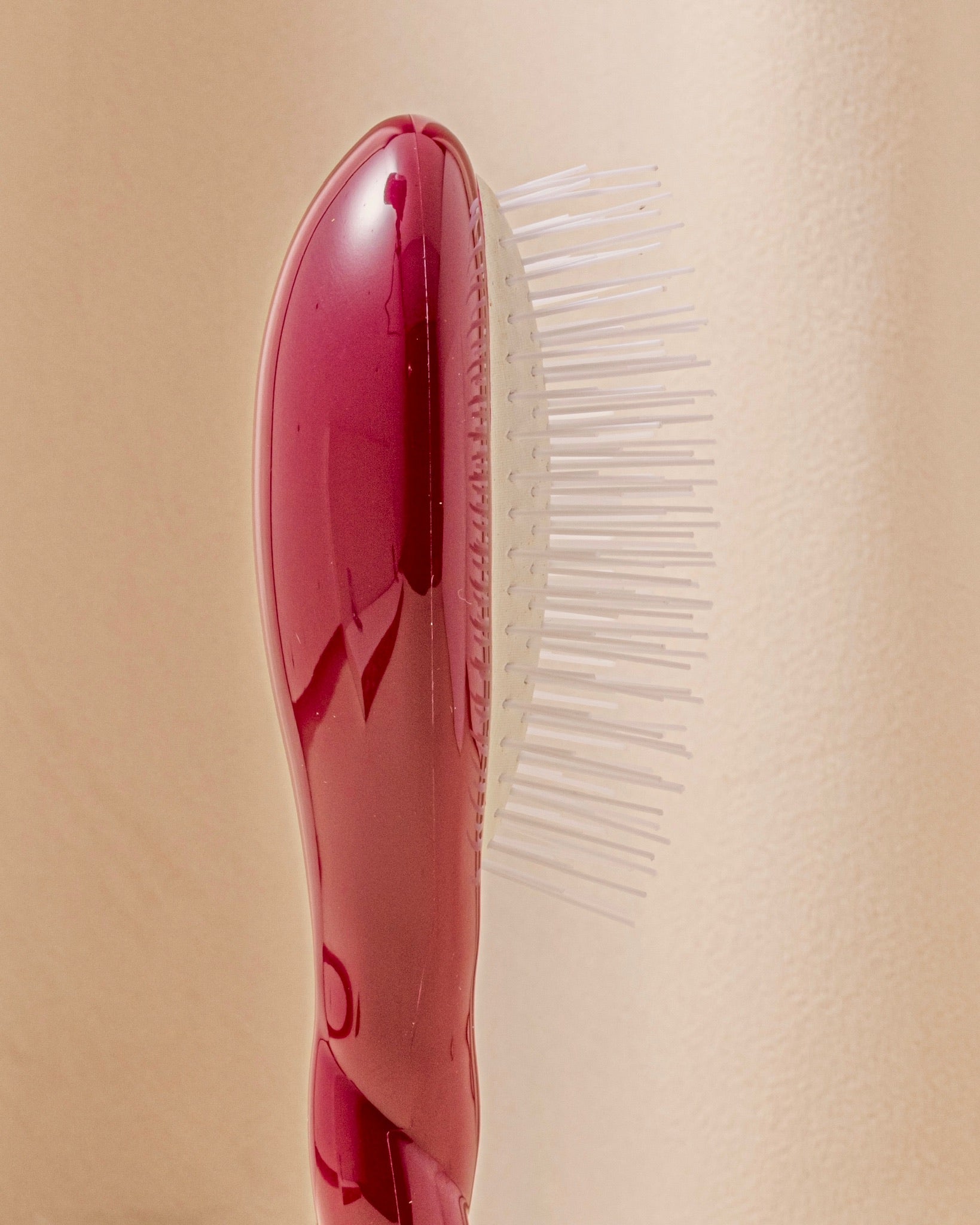 la-bonne-brosse-n-07-l-intense-petite-brosse-d-m-lante-stimulante-rouge-cerise image 3