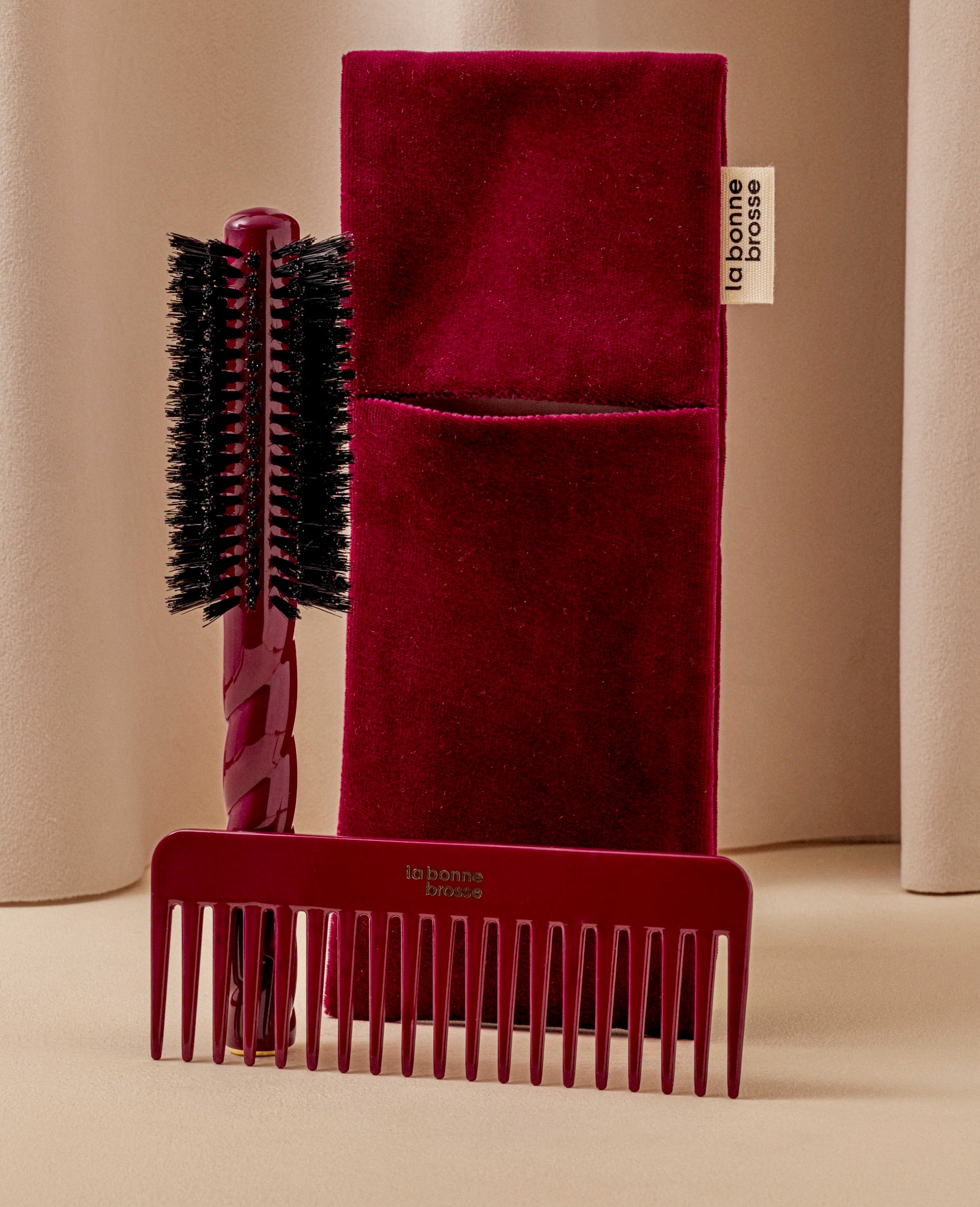 la-bonne-brosse-la-pochette-brosse-ronde-rouge-cerise image 3