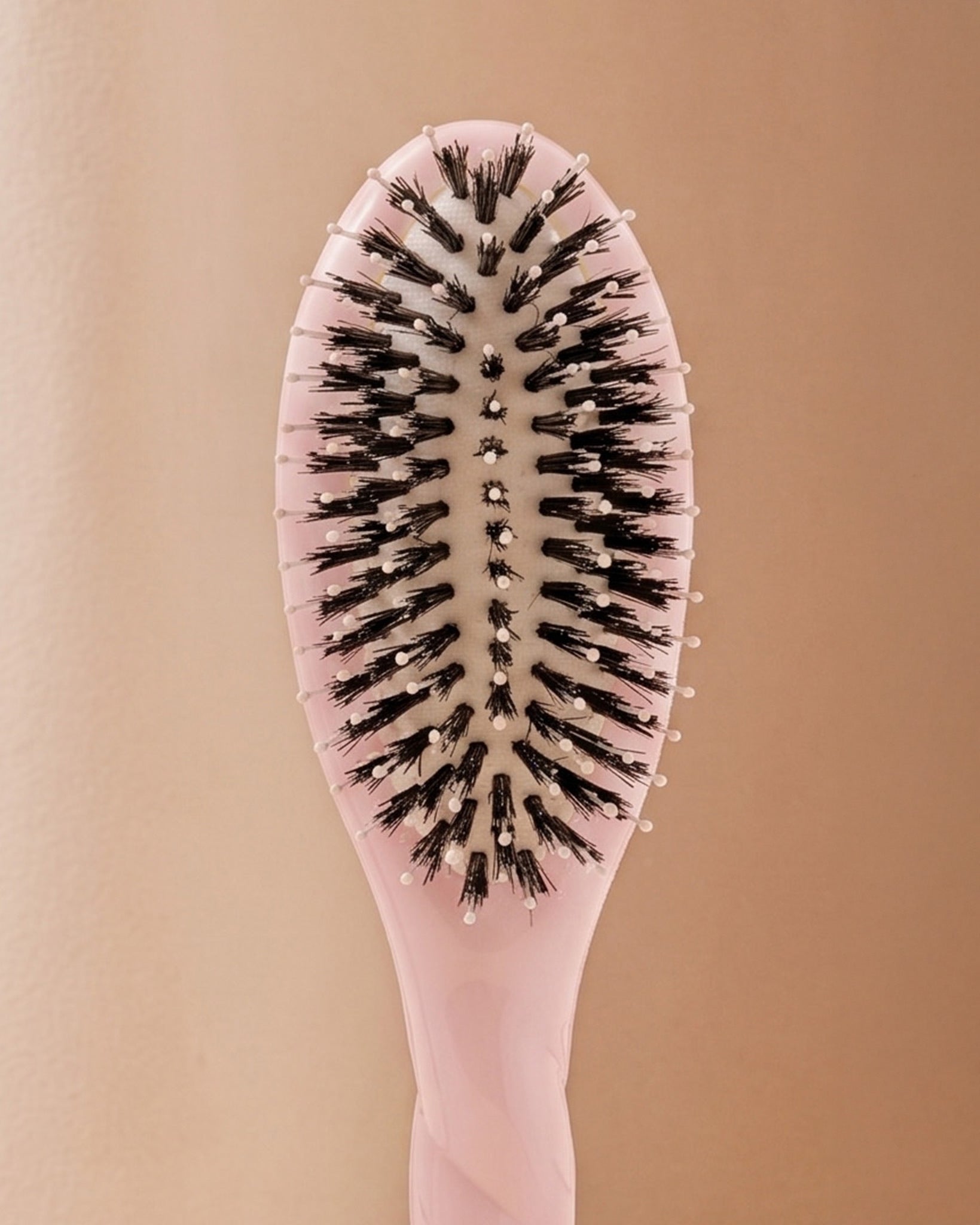 la-bonne-brosse-n-03-la-petite-brosse-cuir-chevelu-sensible-l-indispensable-douc-2 image 3