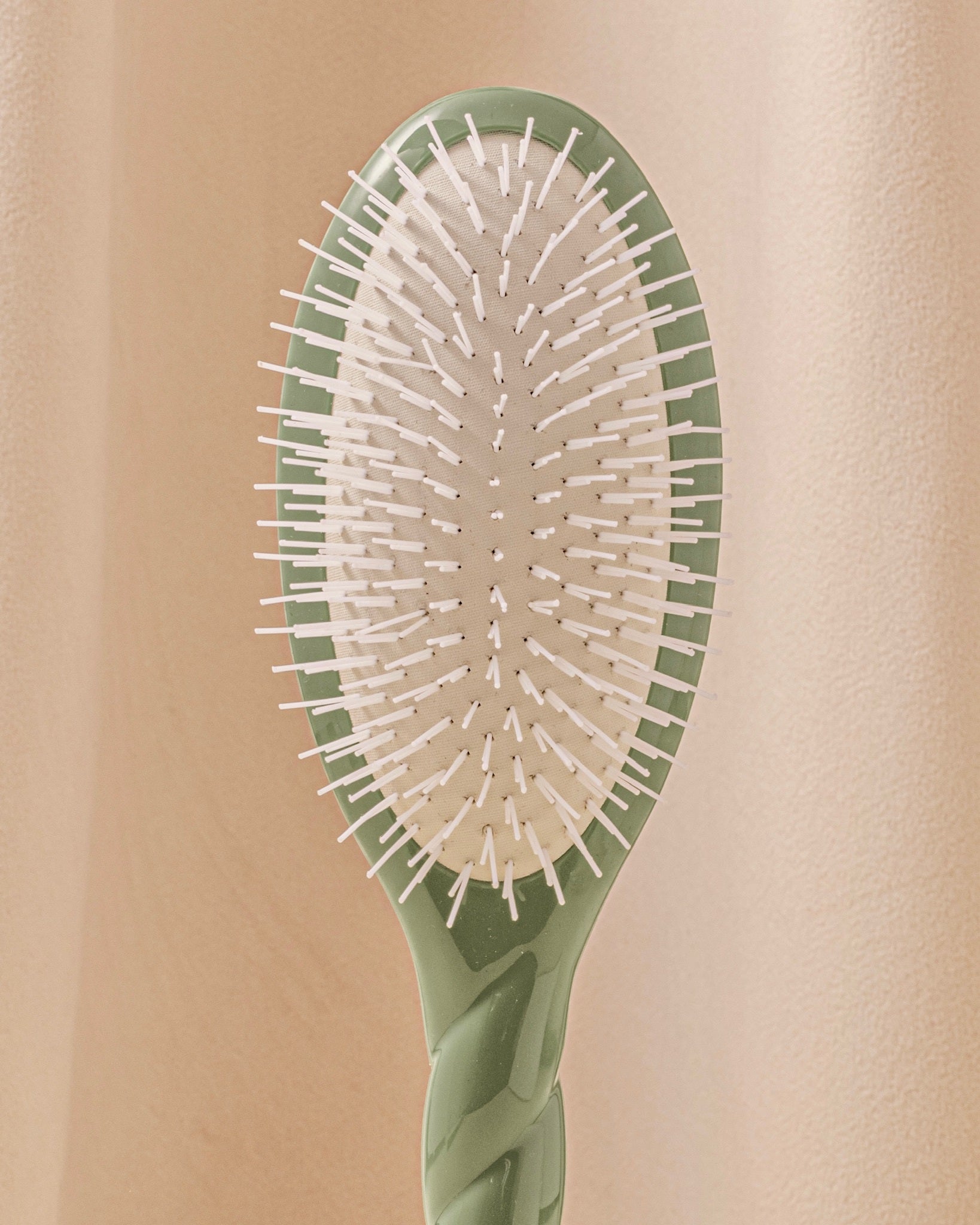 la-bonne-brosse-n-07-l-intense-grande-brosse-d-m-lante-stimulante-vert-amande image 2