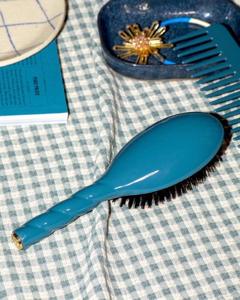 la-bonne-brosse-n-01-la-brosse-brillance-soin-l-universelle-bleu-encre image 6