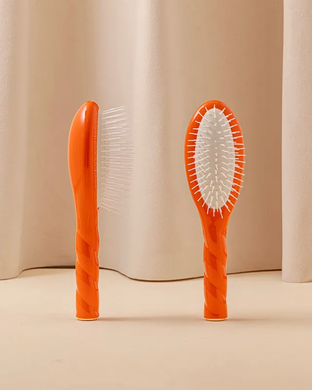 la-bonne-brosse-n-07-intense-small-brosse-d-m-lante-stimulante-orange-seventies- image 1