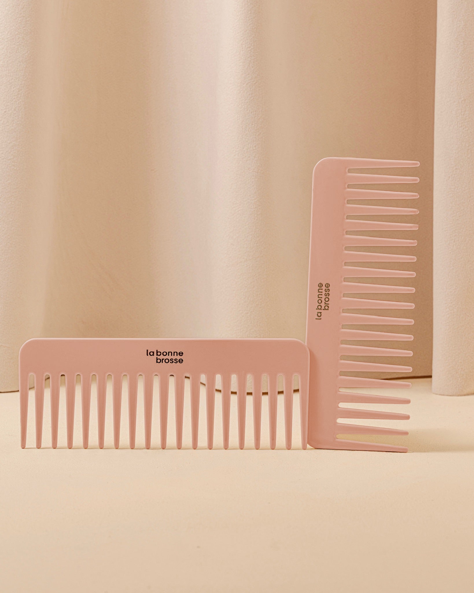 la-bonne-brosse-le-peigne-large-d-m-lant-en-ac-tate-rose-poudr image 1