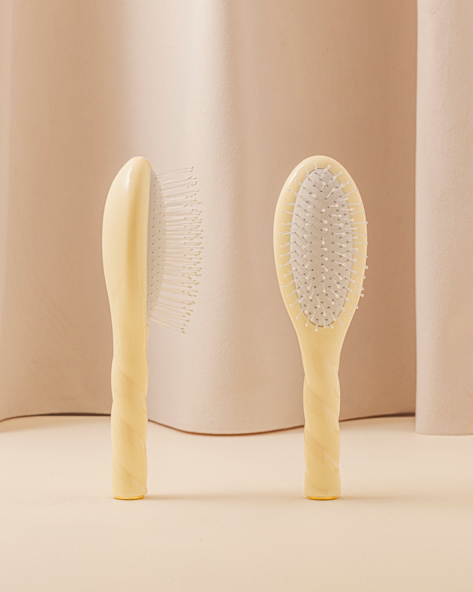 la-bonne-brosse-n-04-la-petite-brosse-d-m-lante-massante-la-miracle-ivoire-cair image 1