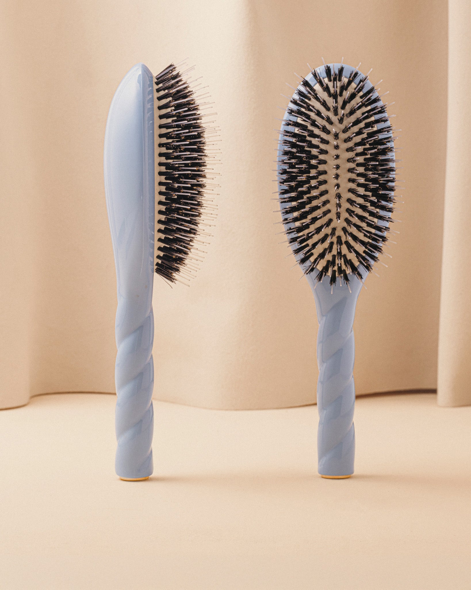 la-bonne-brosse-n-02-la-brosse-d-m-lante-soin-l-indispensable-bleu-ciel-grand-fo image 1