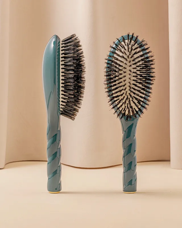 la-bonne-brosse-n-01-la-brosse-brillance-soin-l-universelle-bleu-encre image 1