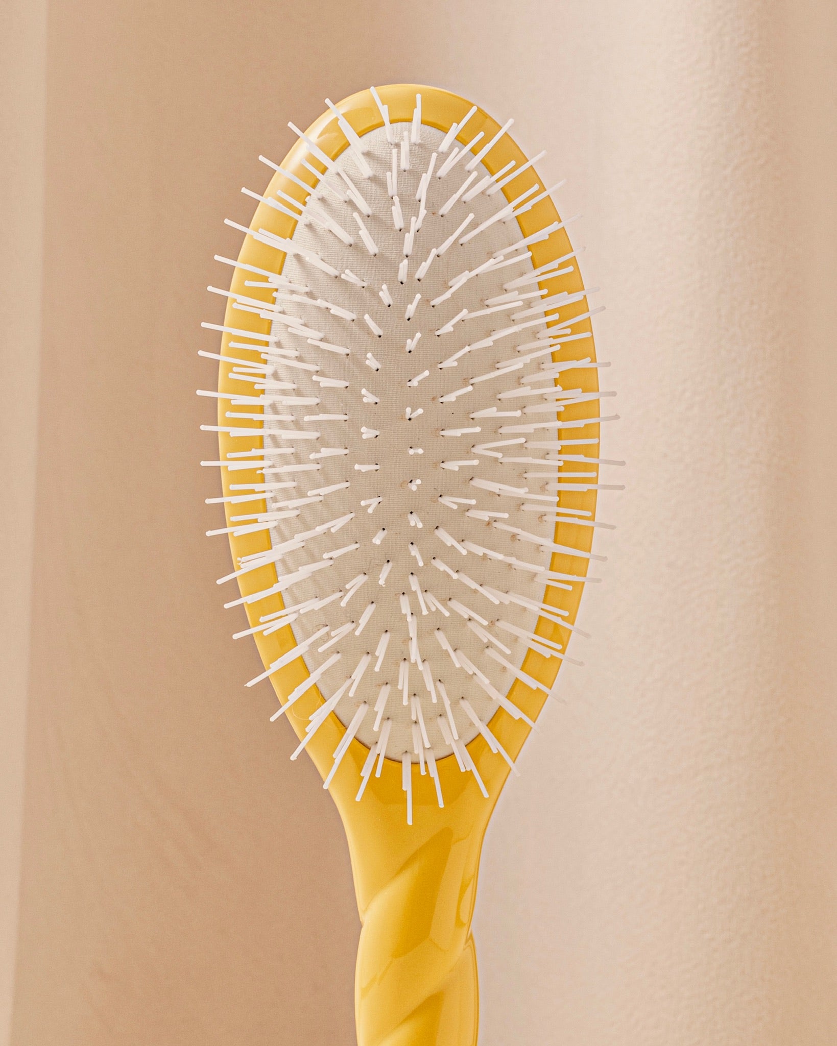 la-bonne-brosse-n-07-l-intense-brosse-d-m-lante-stimulante-grande-jaune-safran image 4