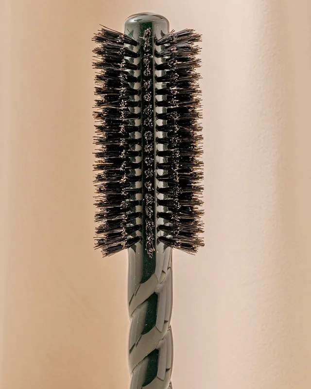 la-bonne-brosse-n-05-la-brosse-ronde-brushing-volume-style-vert-meraude image 1
