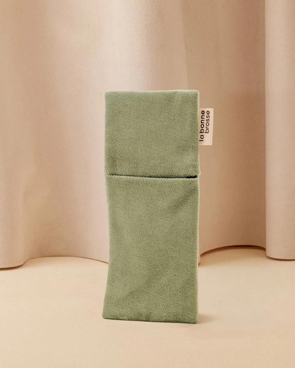 la-bonne-brosse-la-pochette-petite-brosse-vert-amande image 1