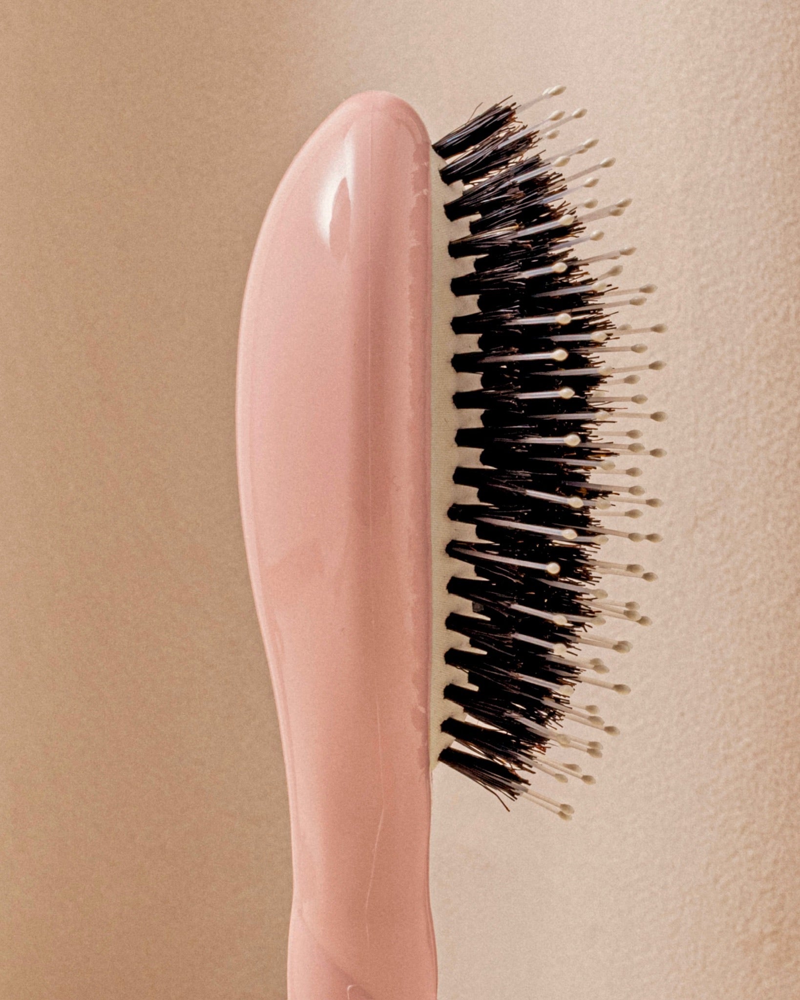 la-bonne-brosse-n-03-l-indispensable-douceur-petite-brosse-cuir-chevelu-sensible-6 image 3