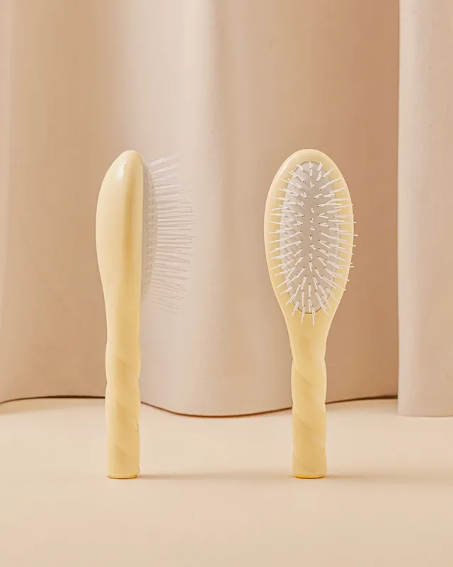 la-bonne-brosse-n-07-l-intense-petite-brosse-d-m-lante-stimulante-ivoire-cair image 1