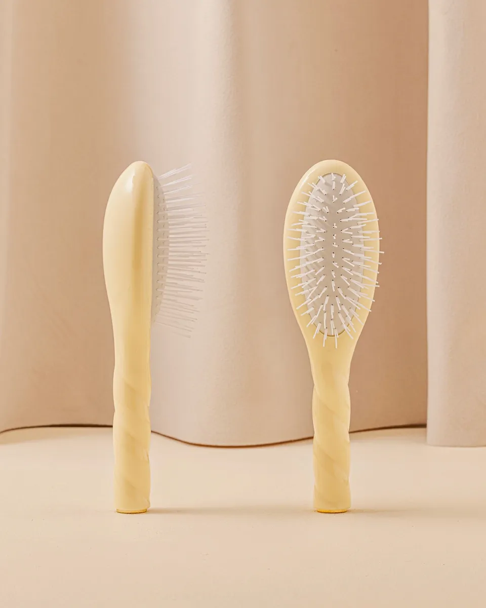 la-bonne-brosse-n-07-l-intense-petite-brosse-d-m-lante-stimulante-ivoire-cair image 1