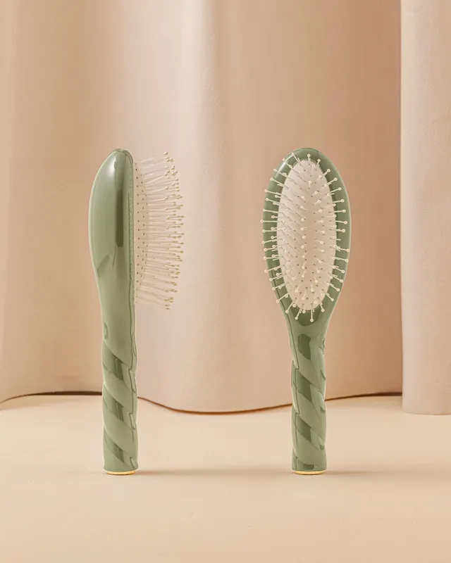la-bonne-brosse-n-04-la-miracle-petite-brosse-d-m-lante-massante-vert-amande image 1