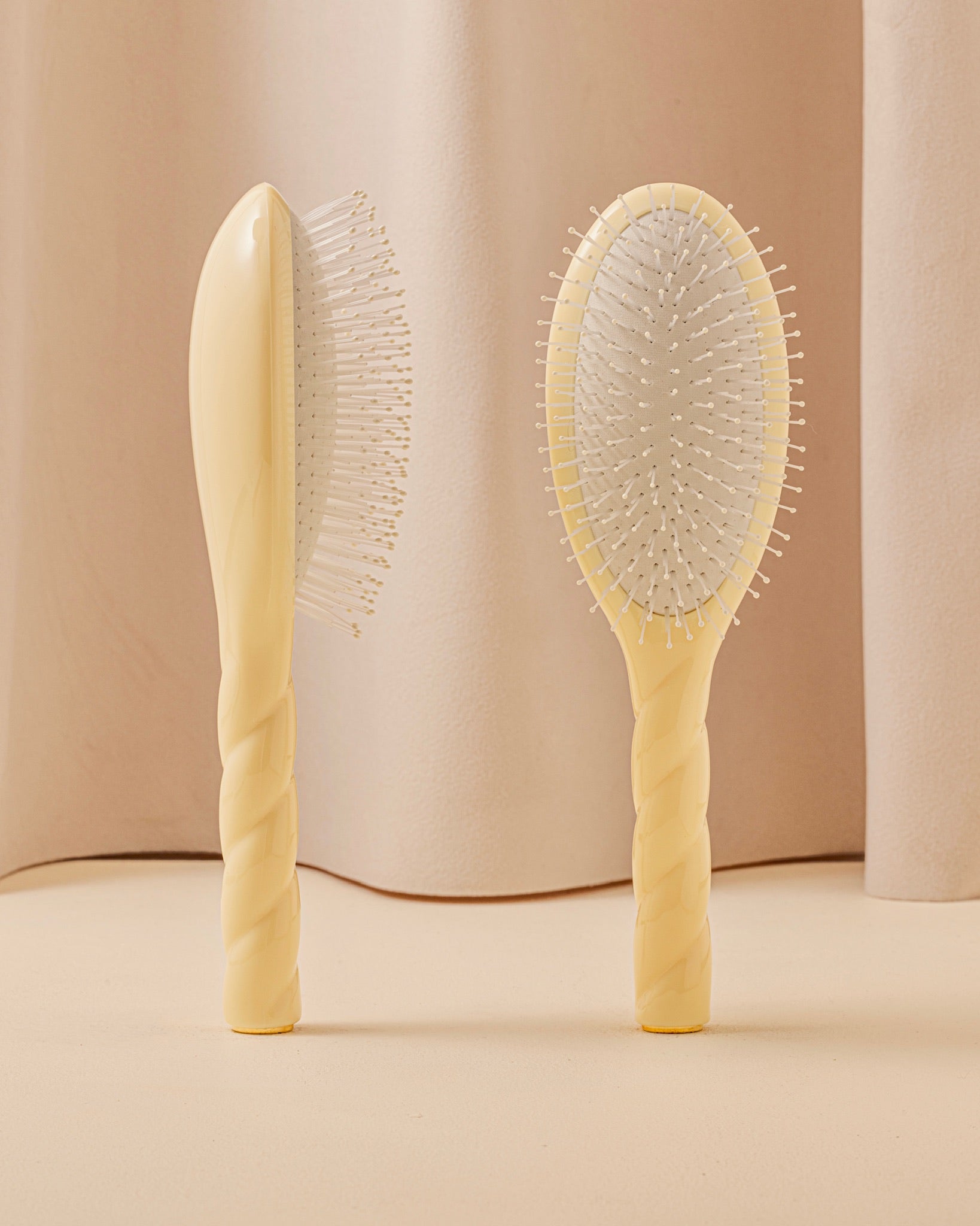 la-bonne-brosse-n-04-la-brosse-d-m-lante-massante-la-miracle-ivoire-cair image 1