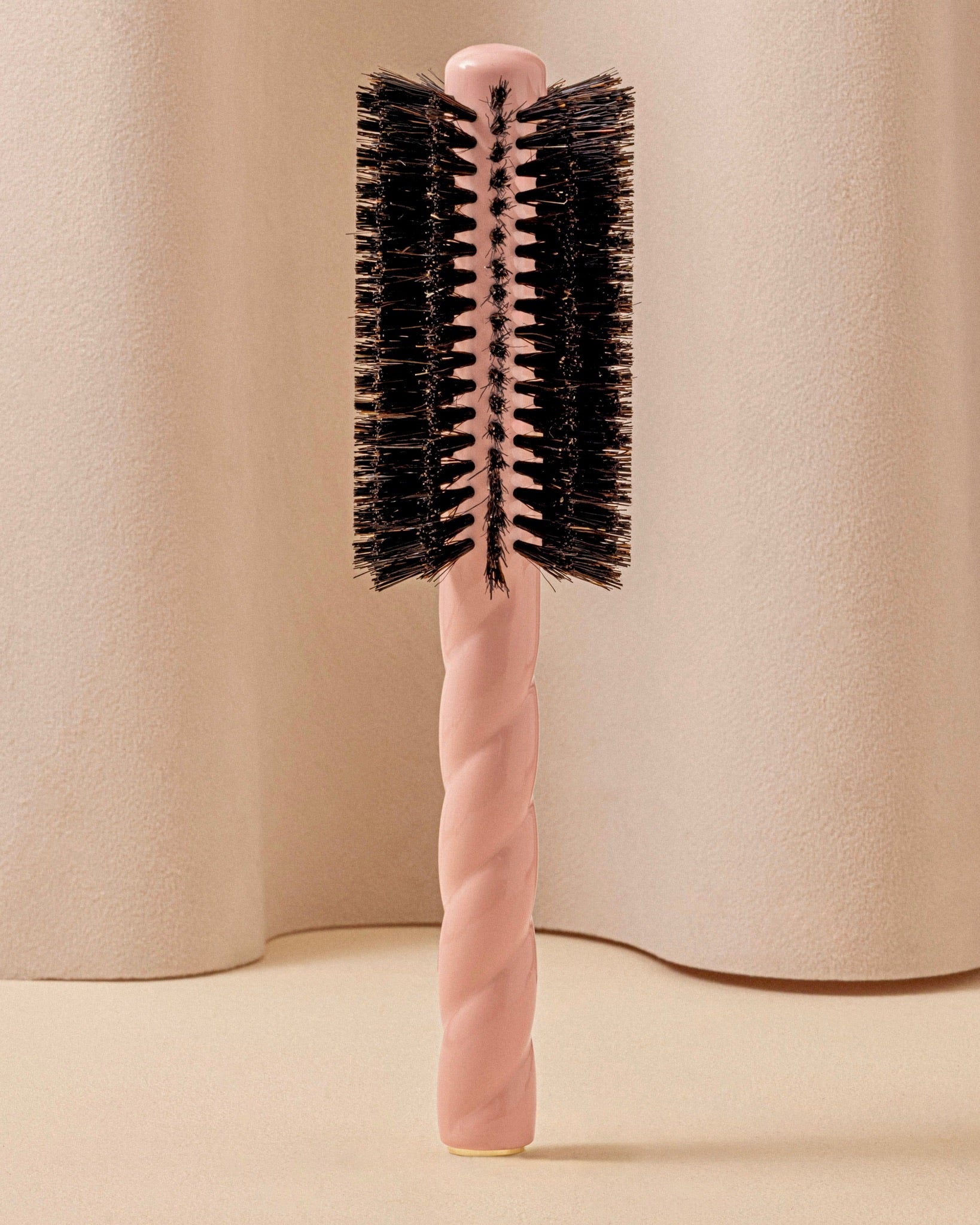 la-bonne-brosse-n-08-la-brosse-ronde-brushing-longueur-mouvement-rose-poudr image 3